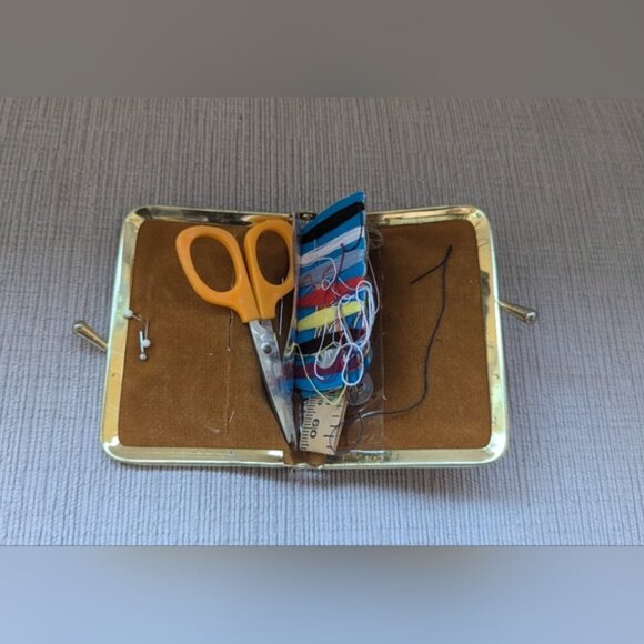 Small Vintage Sewing Kit - Picture 2 of 2